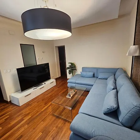 Victory's Charm - Old - By Uni88 * Bucarest