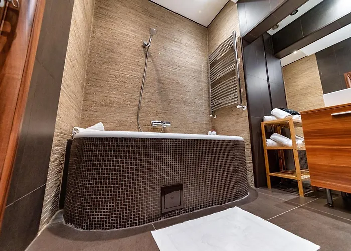 Victory's Charm - Old - By Uni88 Бухарест