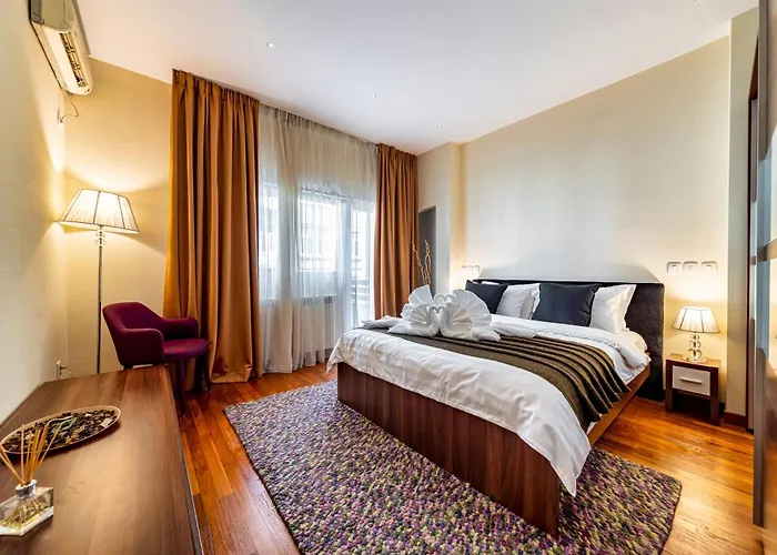 Victory's Charm - Old - By Uni88 * Бухарест