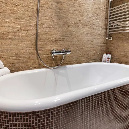 Victory's Charm - Old - By Uni88 *