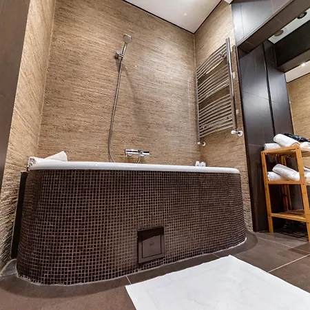 Victory's Charm - Old - By Uni88 Boekarest